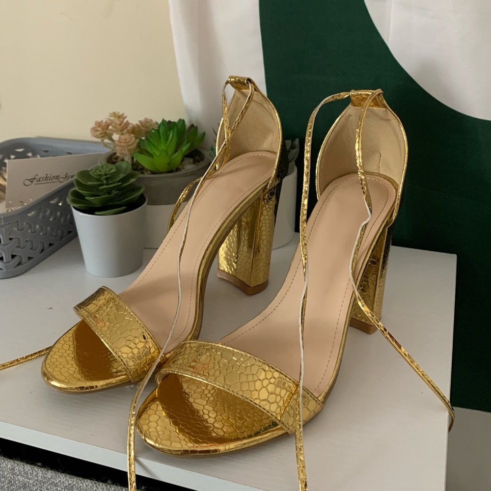 • SHEIN - Picture 3 of 3